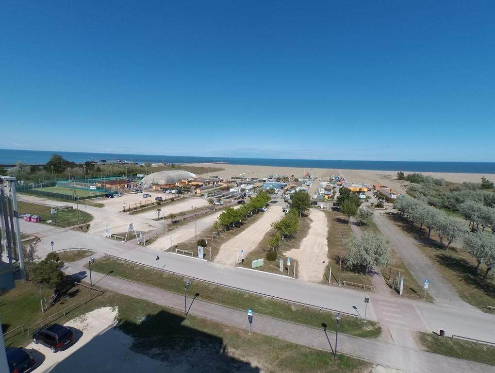 On The Adriatic Beach Tra Venezia Ferrara E Ravenna Sulla Spiaggia Della Riviera Adriatica Llido Degli Estensi Exterior foto